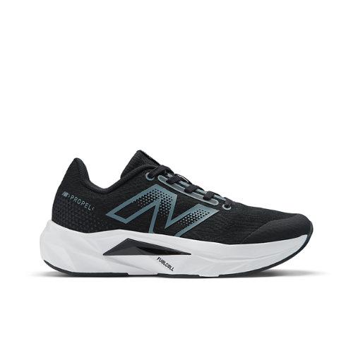 New Balance Enfant FuelCell Propel v5 en Noir/Gris, Synthetic, Taille 38 on Productcaster.