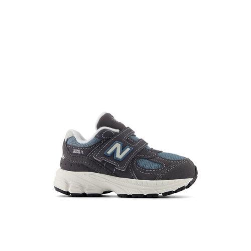 New Balance Bambino 2002 HOOK & LOOP in Grigio, Synthetic, Taglia 22.5 on Productcaster.