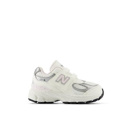 New Balance Kids' 2002 HOOK & LOOP Synthetic, size 26.5 on Productcaster.