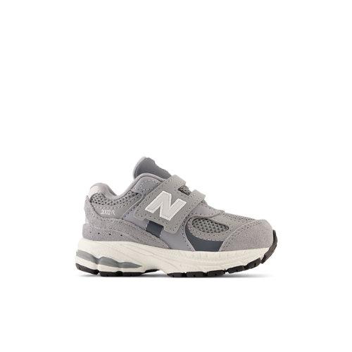 New Balance Enfant 2002 Hook & Loop en Gris, Leather, Taille 20 on Productcaster.