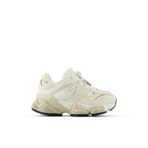 New Balance Bambino 9060 in Bianca/Beige, Synthetic, Taglia 25.5 on Productcaster.