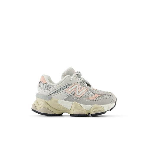 New Balance Bambino 9060 in Grigio/Rosa, Synthetic, Taglia 24 on Productcaster.