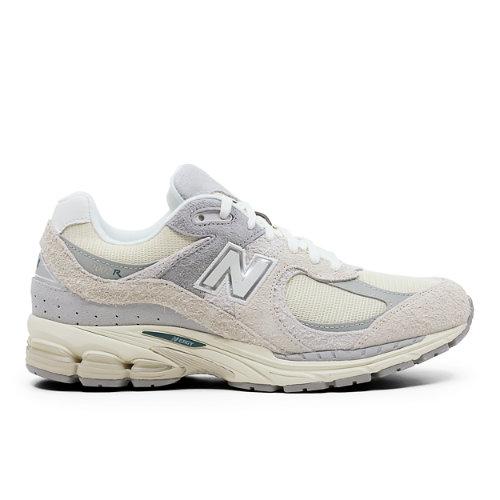 New Balance Unisex 2002R Sneakers en Beige/Gris, Suede/Mesh, Talla 44 on Productcaster.