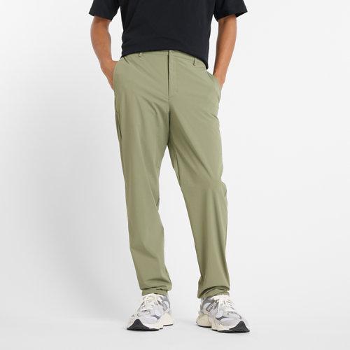 New Balance Herren Athletics Ripstop Standard Tapered Pant 32" in Grün, Polywoven, Größe XL on Productcaster.