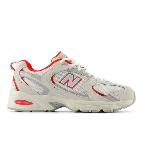 New Balance Hombre 530 in Gris/Beige/Roja, Suede/Mesh, Talla 42.5 on Productcaster.