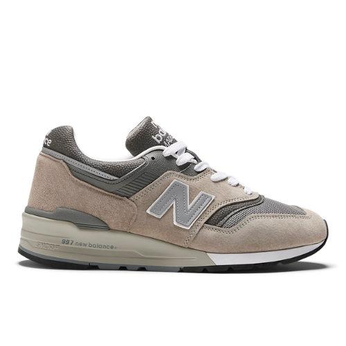 New Balance Unisexe Made in USA 997 Core Chaussures de Running en Grey, Suede/Mesh, Taille 42.5 on Productcaster.