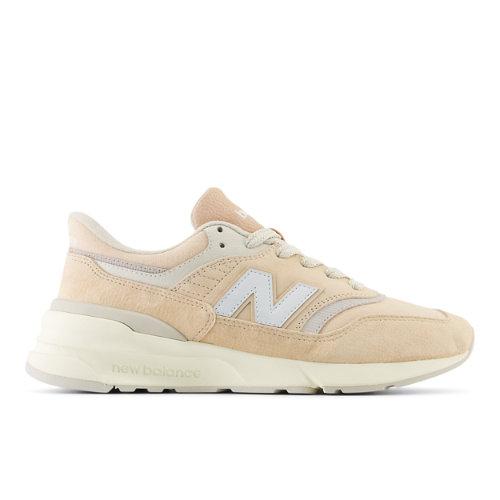 New Balance Unisex 997R in Pink Suede/Mesh, size 4 on Productcaster.