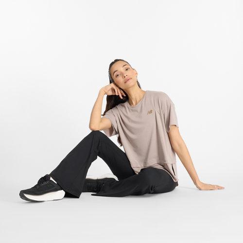 New Balance Women's Drapey Jersey Oversized T-Shirt in Yellow Poly Knit, size X-Large on Productcaster.