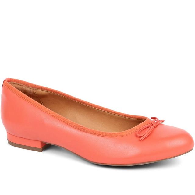 Jones Bootmaker - Women's Soleil Leather Low Ballet Pumps - Coral - Size 4 on Productcaster.
