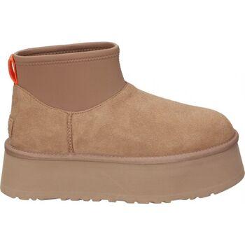 Enkellaarzen UGG CLASSIC MINI DIPPER on Productcaster.