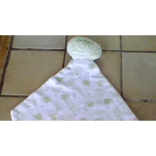 Doudou Plat Escargot Vert Pastel Et Blanc - Dimension 26x20cm Envir... on Productcaster.