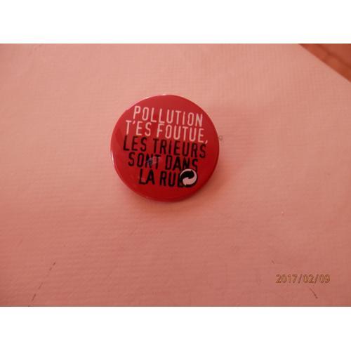 Badge "Pollution T'es Foutue, Les Trieurs Sont Ds La Rue" on Productcaster.