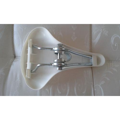 Selle De Vélo Plastique Blanc Dur on Productcaster.