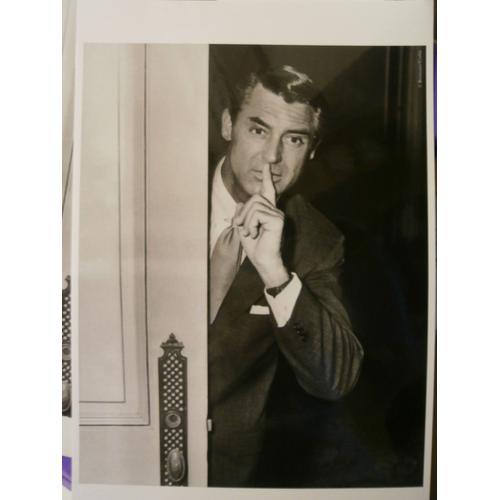 Cary Grant, Un Doigt Sur La Bouche 26 Juillet 1956 on Productcaster.