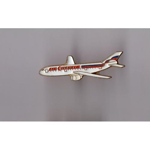 Pin's Avion / Air Charter (Base Dorée) Longueur: 3,4 Cm on Productcaster.