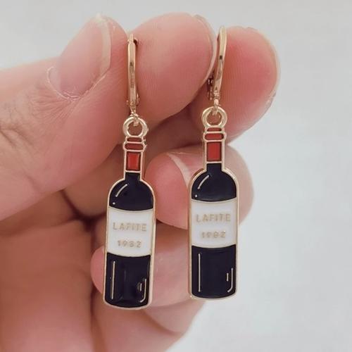 Boucles D'oreilles Asymétriques Pour Amoureux De La Bière Et Du Vin... on Productcaster.