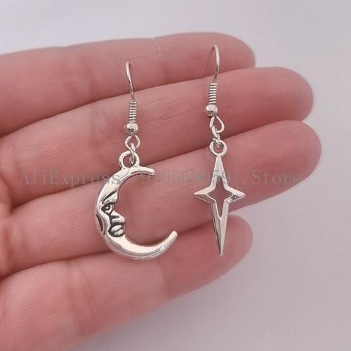 Boucles D'oreilles Lune Et Étoile, Bijoux Mal Assortis, Croissant D... on Productcaster.