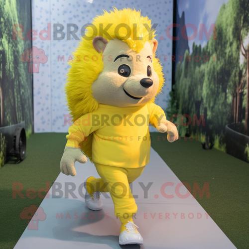 Mascotte Redbrokoly De Personnage De Hérisson Jaune Habillé D'un Jo... on Productcaster.