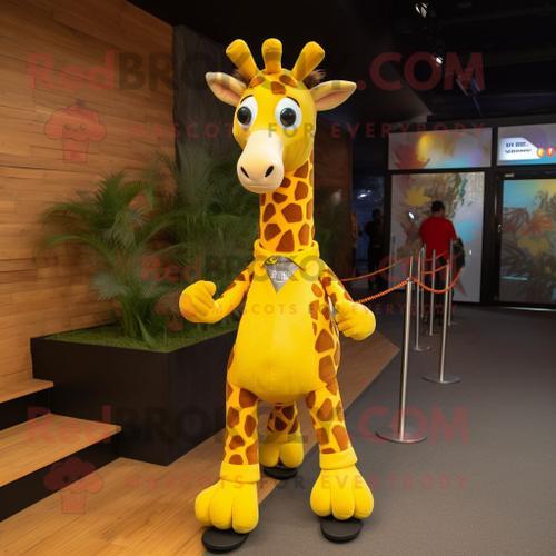 Mascotte Redbrokoly De Personnage De Girafe Jaune Habillée D'un Jog... on Productcaster.