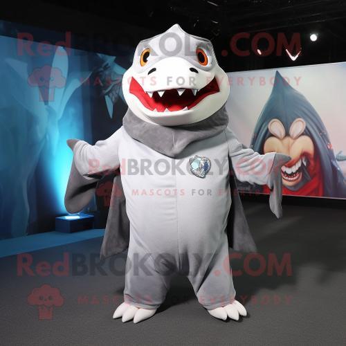 Personnage De Costume De Mascotte Redbrokoly De Requin Argenté Habi... on Productcaster.