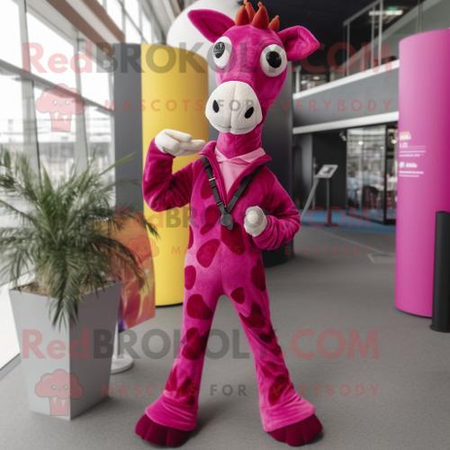 Mascotte Redbrokoly De Personnage De Girafe Magenta Habillée D'un J... on Productcaster.