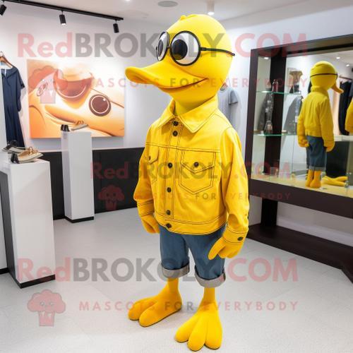 Mascotte Redbrokoly De Personnage De Goéland Jaune Vêtu D'un Jean F... on Productcaster.