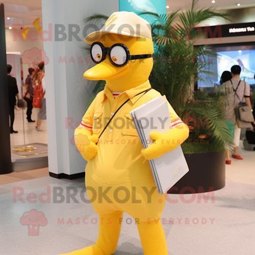 Mascotte Redbrokoly De Personnage De Mouette Jaune Habillée D'un Je... on Productcaster.