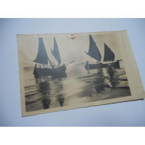 Theme Divers Carte Ancienne En N/Bl Sans Ecriture 2 Barques Avec Vo... on Productcaster.