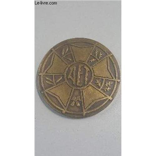 Une Medaille Militaire Aet Ancien Enfant De Troupe. on Productcaster.