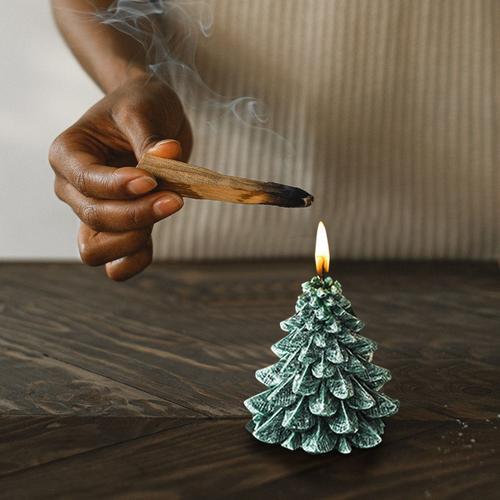 Bougies parfumées en forme de pin pour arbre de noël, pour la décor... on Productcaster.