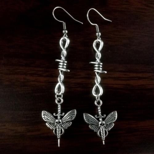 Boucles D'oreilles Pendantes D'épée De Papillon De Nuit De Mort De ... on Productcaster.