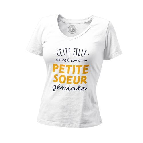 T-Shirt Femme Col V Cette Fille Est Une Petite Soeur Géniale Génial... on Productcaster.