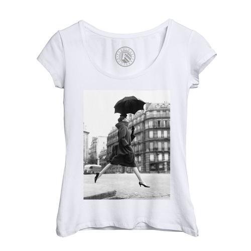 T-Shirt Femme Col Echancré Carmen Photo De Mode Vintage on Productcaster.