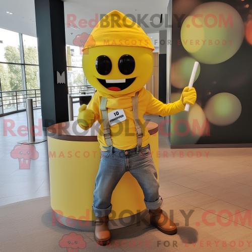 Mascotte Redbrokoly De Personnage De Grenade Jaune Habillé Avec Un ... on Productcaster.