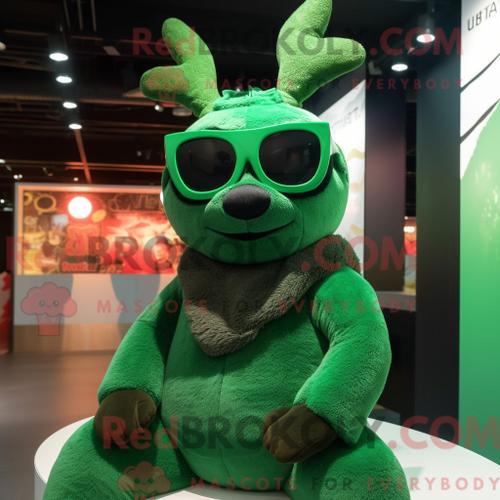 Costume Mascotte Redbrokoly De Renne Vert Habillé D Un Body Et De L... on Productcaster.