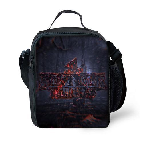 Sac à déjeuner à bandoulière avec dessin animé Stranger Things 4, s... on Productcaster.