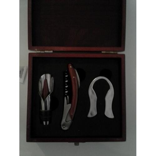 Coffret Bois Accesoires Pour Vin on Productcaster.