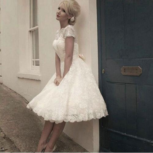 Robe De Mariée Courte En Dentelle Jolies Appliques Grande Taille Lo... on Productcaster.