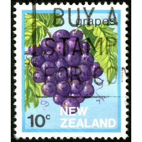 Timbre Oblitéré New Zealand, Grapes, 10 C on Productcaster.