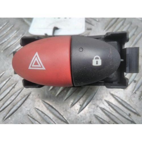 Bouton De Warning Renault Twingo 2 252100991r R:132344 on Productcaster.