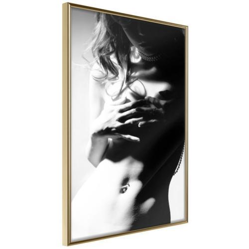 Paris Prix - Affiche Murale Encadrée "Feminine Beauty" 20 X 30 Cm Or on Productcaster.