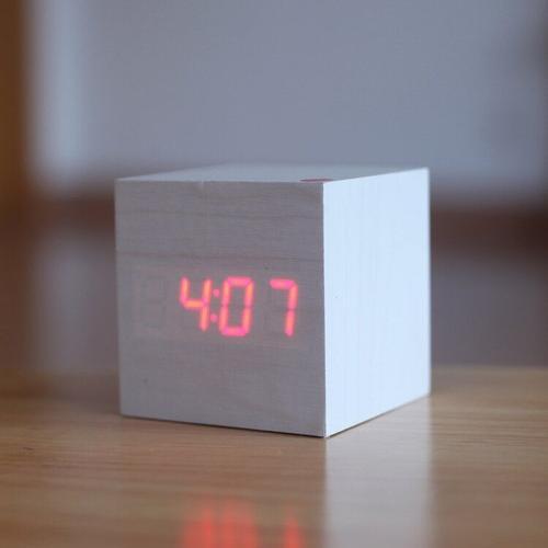 Réveil LED en bois,horloge externe numérique occidentale,hygromètre... on Productcaster.