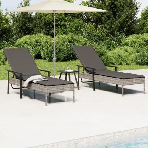 Vidaxl Chaises Longues 2pcs Avec Table Et Coussins Gris Résine Tres... on Productcaster.