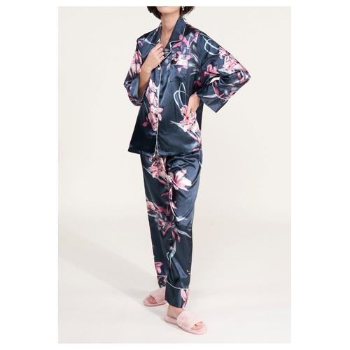 Pyjama Fluide En Satin Bleu Femme on Productcaster.