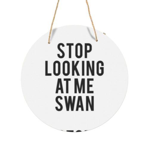 Panneau Métallique Rond Arrêtez de me regarder Swan Billy Madison F... on Productcaster.