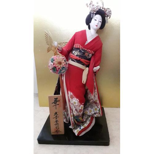 Poupée japonaise traditionnelle kimono rouge bouquet de fleurs (C4-... on Productcaster.