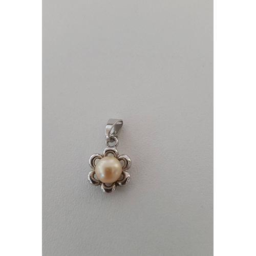 Pendentif Fleur Fantaisie on Productcaster.