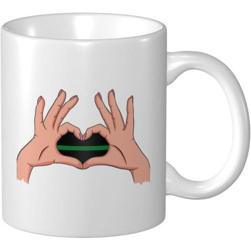 Tenant Une Tasse A Cafe De Drapeau De Ligne Verte Mince De Coeur 11... on Productcaster.