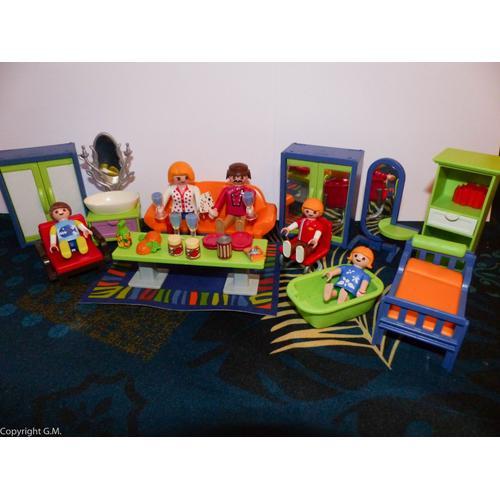 Gros Lot Playmobils , Salle A Manger , Chambre Enfant Et Persos on Productcaster.