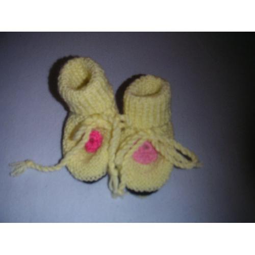 Chaussons Bebe Naissance À 3 Mois Laine Jaune on Productcaster.